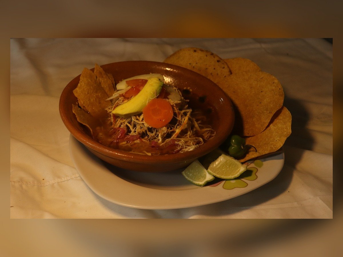 Caldo yucateco de pollo de Lonchería Los Primos