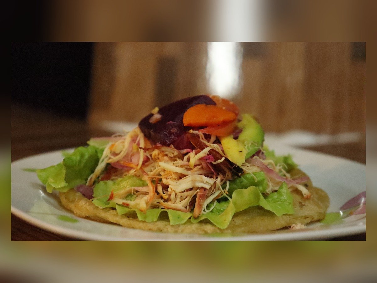 Salbute de pollo de Lonchería Los Primos